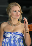 th_76775_Kristen_Bell_-_Forgetting_Sarah_Marshall_premiere_in_Hollywood_-_April_10_2008_117_122_1028lo.jpg