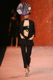 th_20133_md-flip-zone.com-ss08-rtw-paris-w-lacroix-001-1jmkbfim_122_132lo.jpg