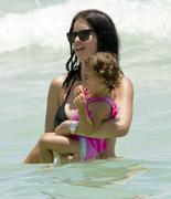th_597649434_AdrianaLima_EnjoyadayofsunandsurfinSouthBeachinMiamiJuly242011_By_oTTo6_122_136lo.jpg