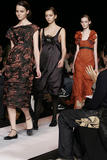 th_23431_md-fashionledge.com-fw06-rtw-newyork-w-wang-004-obqasmqg_122_210lo.jpg