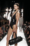 th_24127_md-fashionledge.com-ss07-rtw-newyork-w-kors-007-izljndr2_122_375lo.jpg