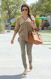 th_44419_celebrity_paradise.com_EvaLongoria2011_04_14_headstoameetinginSantaMonicaTheElder_3_122_55lo.jpg