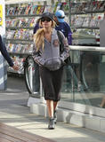 th_96055_Preppie_-_Ashley_Tisdale_hitting_the_gym_in_West_Hollywood_-_Dec._2_2009_122_122_806lo.jpg