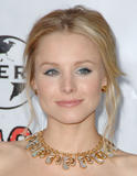 th_76663_Kristen_Bell_-_Forgetting_Sarah_Marshall_premiere_in_Hollywood_-_April_10_2008_111_122_861lo.jpg